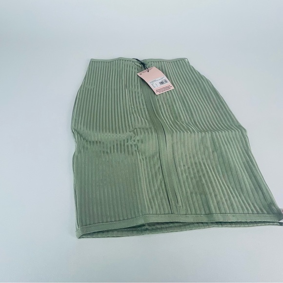 BANDAGE ZIP FRONT MINI SKIRT
SAGE - Picture 6 of 9